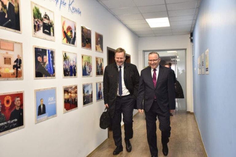 Hamza takohet me Sorensen, diskutohet për nevojën e krijimit të institucioneve të reja