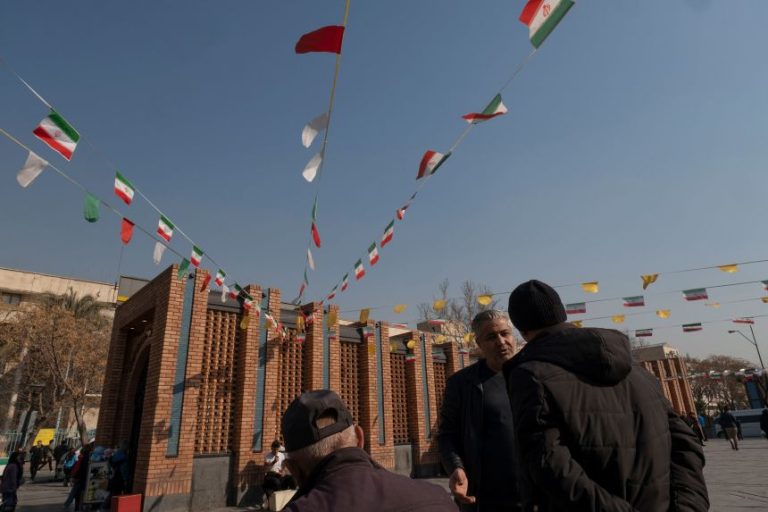 CNN: Irani i shqetësuar nga bombat amerikane, Trump po shqyrton disa opsione