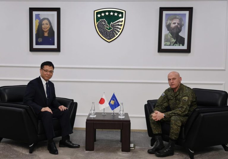 Komandanti i FSK-së pret në takim të Ngarkuarin me Punë të Ambasadës së Japonisë në Kosovë dhe Atasheun e Japonisë