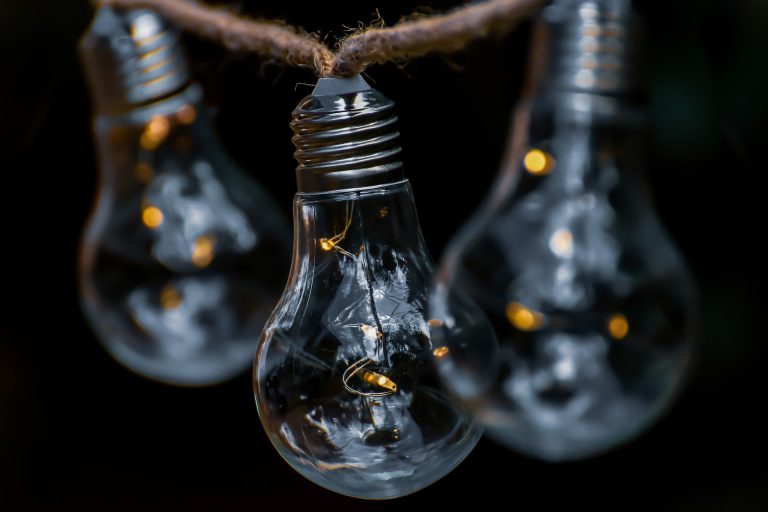 KESCO bën thirrje për kursim të rrymës: Mundësitë për sigurimin e energjisë nga importi janë të kufizuara