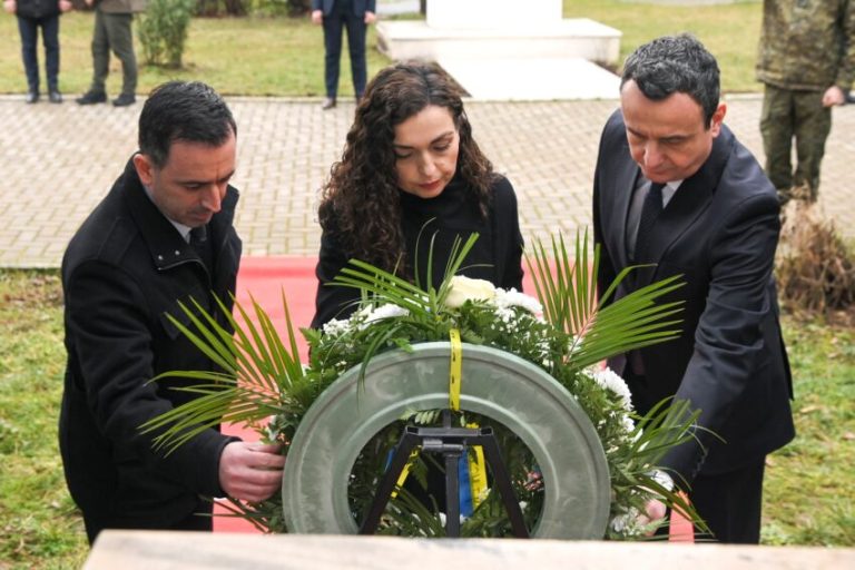 Kurti: Në Ditën Ndërkombëtare të Holokaustit kujtojmë viktimat që krimet të mos përsëriten