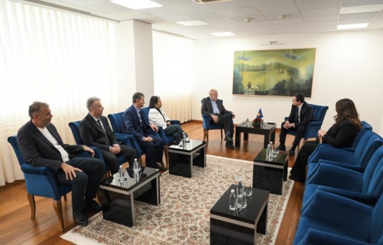 Kurti pret në takim Walker, flasin për zhvillimet e fundit në vend