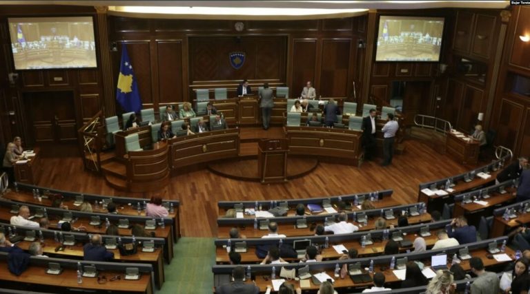 Një miliard euro për Kosovën po presin një “po” nga deputetët