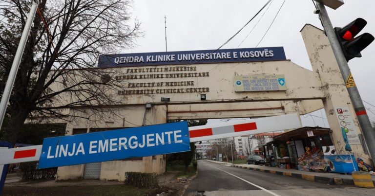 Transportuesit rajonalë bllokojnë kufijtë me BE-në, Kosova në vështirësi