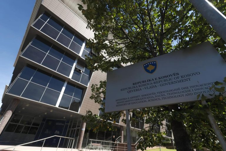 MASHT del me njoftim: Fillimi i procesit mësimor shtyhet deri më 12 janar