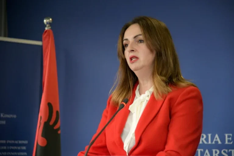MAShTI tërheq 16 licenca të mësimdhënësve, Nagavci: Ligji dhe standardet në arsim nuk negociohen