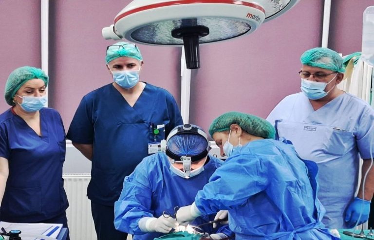 ORL-ja e Mitrovicës me rezultate të jashtëzakonshme: 425 operacione brenda një viti