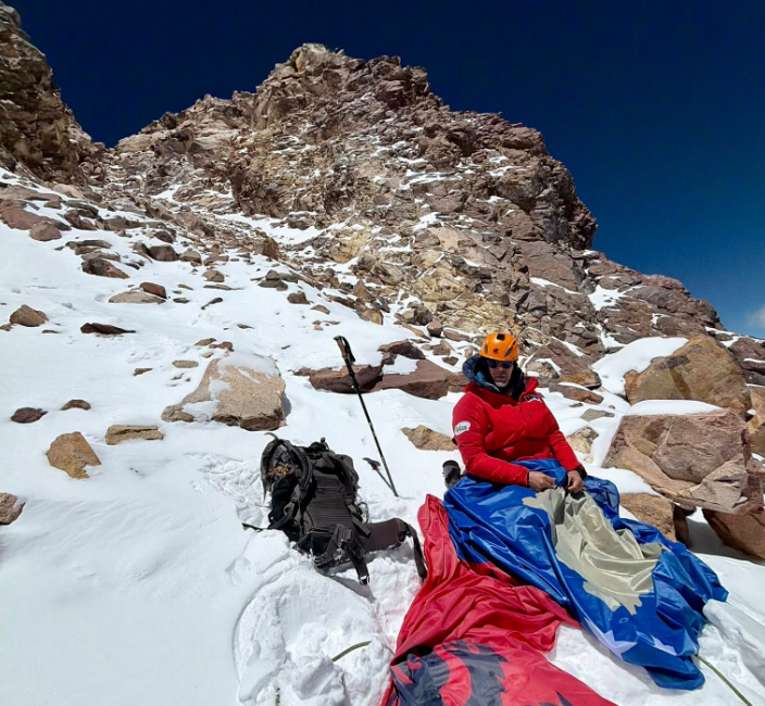 Alpinisti suharekas, Nexhat Palushi ngjitet në vullkanin më të lartë të tokës dhe majën më të lartë në Kili – 6,893m