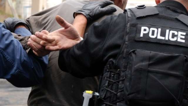 Sulmuan zyrtarët policorë, arrestohen katër persona në Malishevë