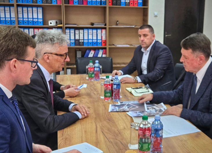 Ambasadori gjerman shkon në veri, i takon kryetarët e rinj