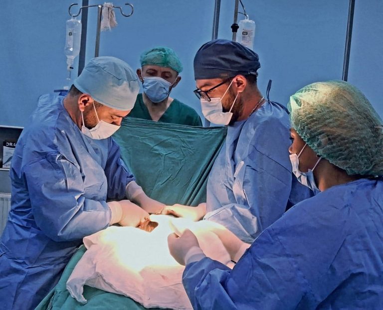 Mrekulli në Spitalin e Mitrovicës: Një 37-vjeçareje i shpëtohet jeta, pati gjakderdhje nga shtatzënia jashtë mitre