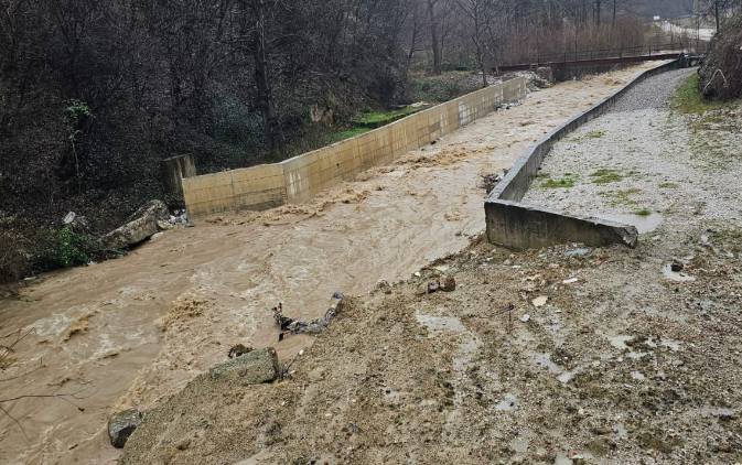 Hidroregjioni paralajmëron për ndërprerje të mundshme të ujit në Prizren pas reshjeve të dendura