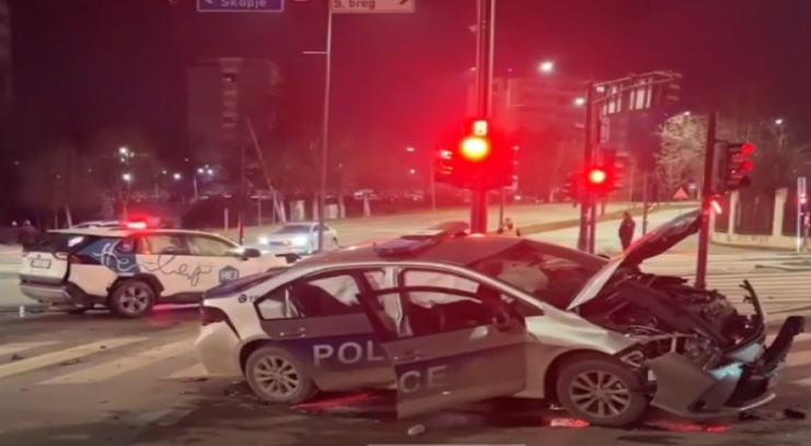 Aksident mes veturës së Policisë dhe taksisë në Prishtinë, katër persona të lënduar