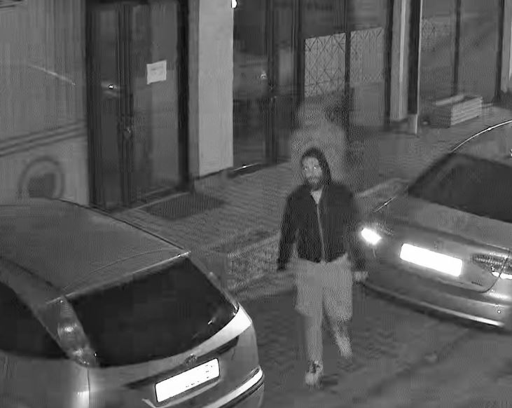 Policia kërkon ndihmën e qytetarëve për identifikimin e të dyshuarve për vjedhje të rëndë