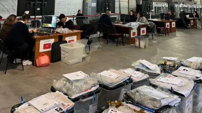 Numërimi i votave të tjera me postë, një ulëse ende në lojë mes PDK-së dhe LDK-së