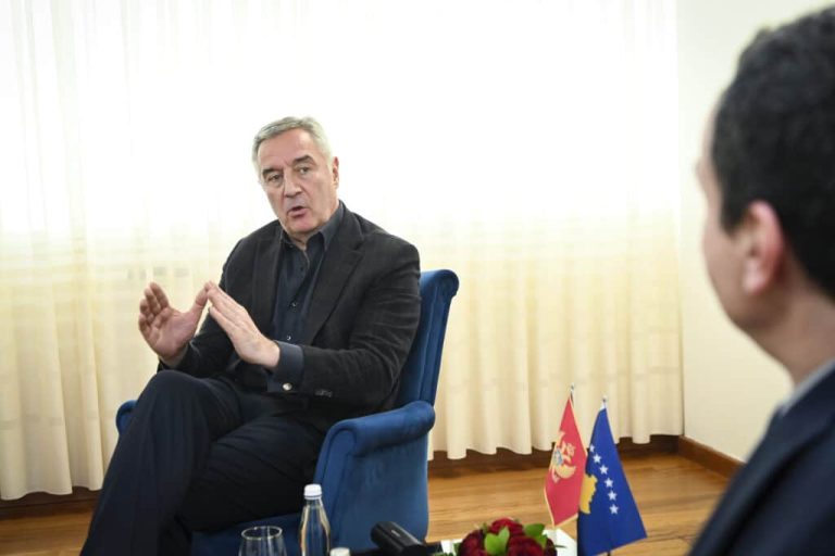 Kurti pret në takim ish-presidentin e Malit të Zi, diskutojnë për zhvillimet aktuale rajonale dhe globale