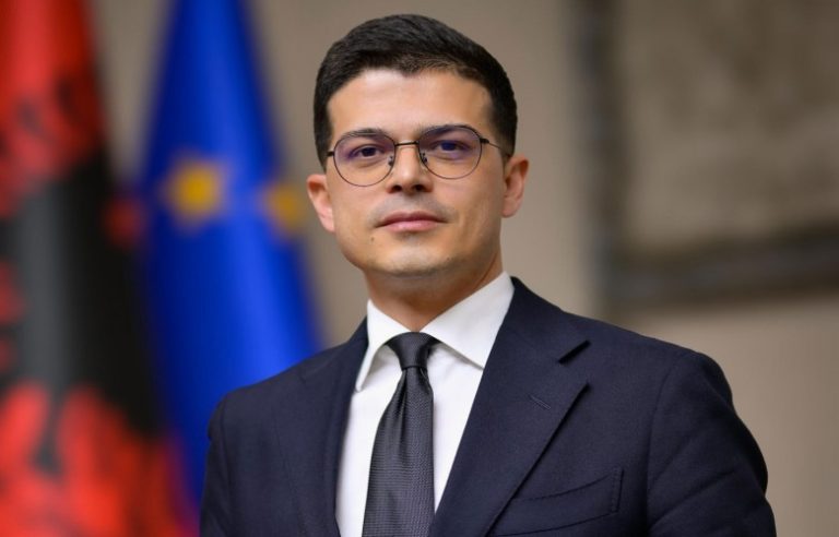 Vengu: Drejtësia nuk mund të barazojë çlirimtarët me agresorët