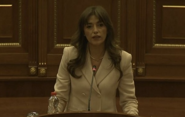 Albulena Haxhiu zgjidhet kryetare e Kuvendit