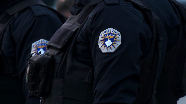 Ekstradohen dy shtetas të Kosovës, ishin të kërkuar me urdhërarrest ndërkombëtar