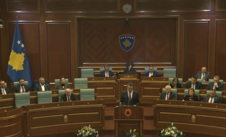Kurti: Krime ka kryer Serbia e Millosheviçit, barazimi mes krerëve të UÇK-së dhe një regjimi gjenocidal i papranueshëm