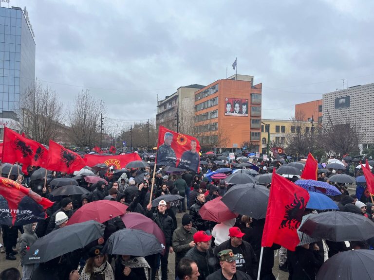 Qytetarët nisin të mblidhen për marshin “Drejtësi, jo politikë”