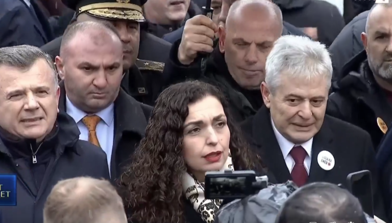Vjosa Osmani i bashkohet marshit “Drejtësi, jo politikë”
