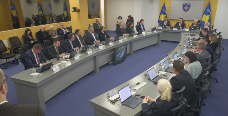 Qeveria miraton sanksione shtesë ndaj Rusisë e Bjellorusisë
