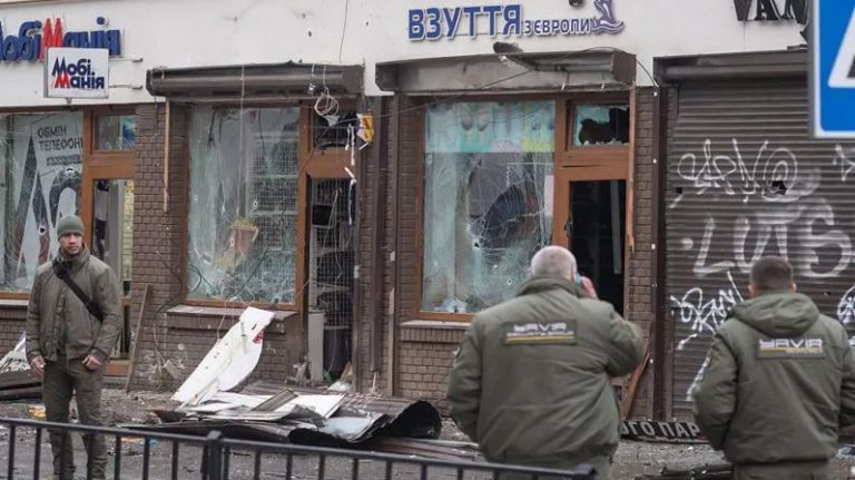 Një i vdekur dhe 25 të plagosur nga shpërthimi i eksplozivëve në Lviv