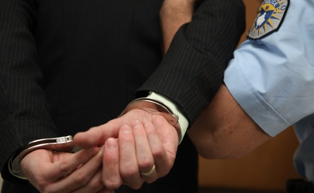Pranuan 400 euro ryshfet, arrestohen dy persona në Ferizaj