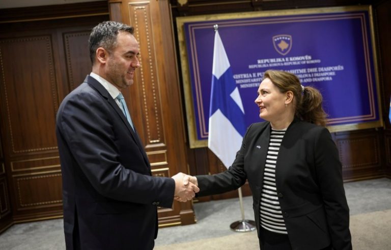 Konjufca takon ambasadoren finlandeze, diskutohet për njohjen e patentë-shoferëve