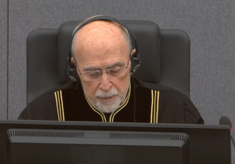 Mbyllet çështja gjyqësore ndaj ish-krerëve të UÇK-së në Hagë, kryegjykatësi: Për shpalljen e aktgjykimit, jemi në kontakt