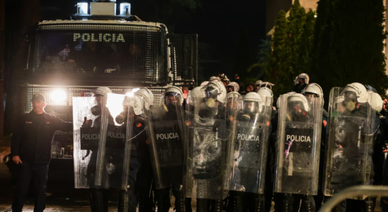 Protesta e PD-së, 19 efektivë të lënduar – tre ndodhen në spital