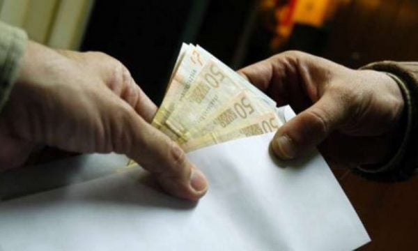 E kushtëzuan me kamatë 100%, Prokuroria e Prizrenit kërkon paraburgim për dy të dyshuarit e arrestuar për fajde