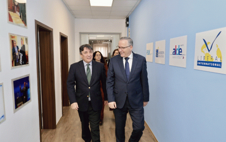 Bedri Hamza pret në takim ambasadorin italian, flitet për zhvillimet politike dhe bashkëpunimin dypalësh