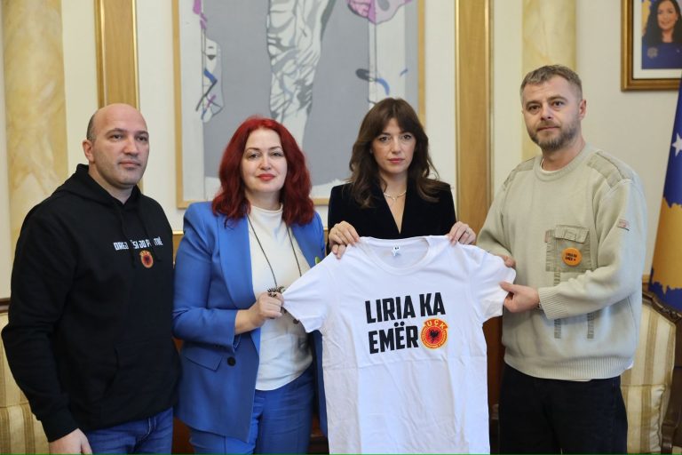 Platforma “Liria ka Emër” pritet nga Haxhiu, marrin mbështetje për marshin “Drejtësi, jo politikë”