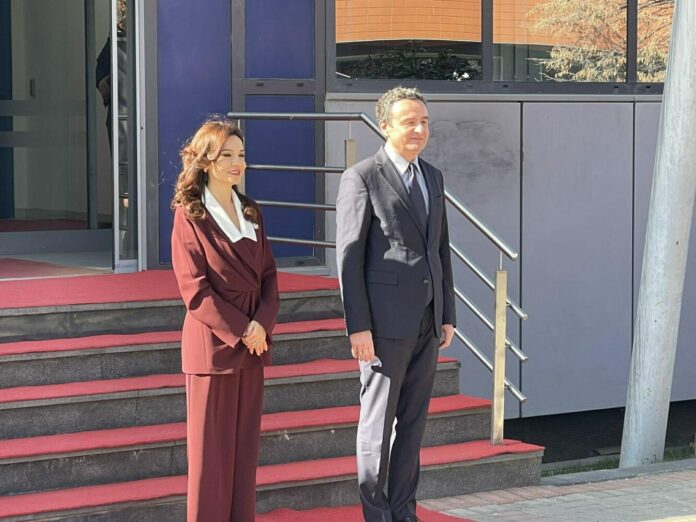 Kurti e pret në takim ministren e Jashtme të Shqipërisë