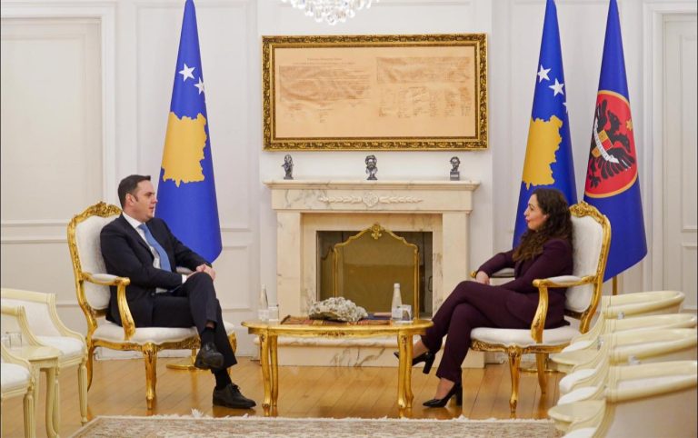 Abdixhiku i shkon në takim Osmanit, diskutojnë për zhvillimet e fundit politike në vend