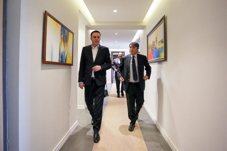 Abdixhiku takon ambasadorin italian, theksohet nevoja për formim sa më të shpejtë të institucioneve të reja