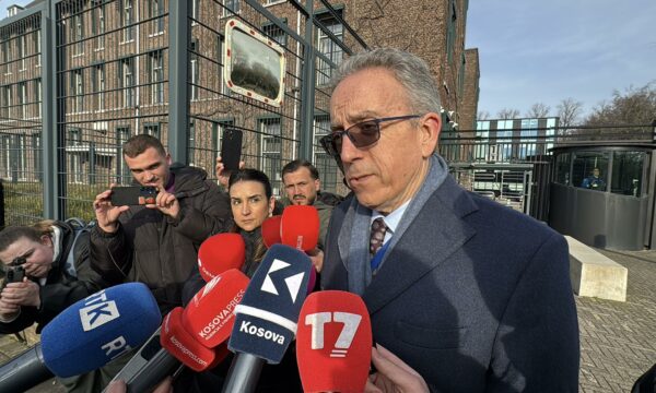 Avokati i Thaçit pas përfundimit të seancës: Kemi arsye për të qenë optimistë për një rezultat pozitiv