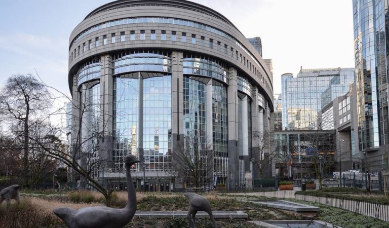 Parlamenti Evropian miraton rezolutë, e para që përjashton një fitore ushtarake të Ukrainës