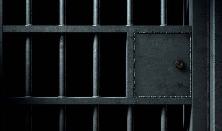 I kërcënoi policët me armë e granatë dore, një muaj paraburgim ndaj të dyshuarit në Gjakovë