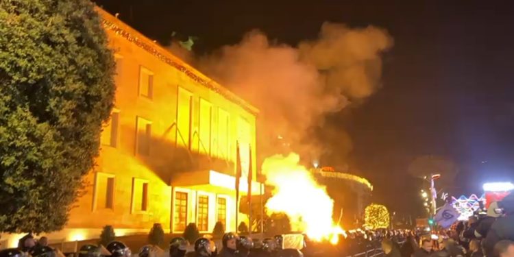 Nesër protesta e radhës nga PD-ja, policia nuk merr përsipër tubimin