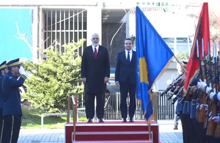 Edi Rama pritet në Kosovë me ceremoni nga Albin Kurti