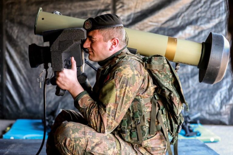 SHBA-ja furnizon Shqipërinë me raketa Javelin