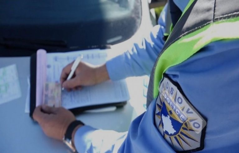 Policia shqipton mbi 2,500 tiketa trafiku në 24 orët e fundit