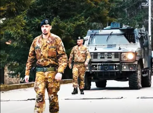 Ushtarët italianë të KFOR-it vazhdojnë patrullimet në gjithë Kosovën