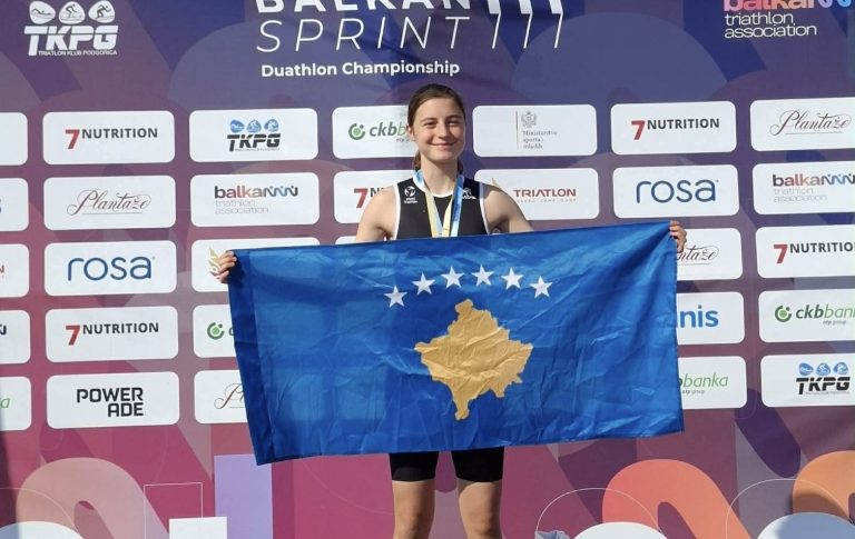 Nerënxa Kuçi shpallet Kampione Ballkanike në Triathlon, lë prapa sportistet serbe