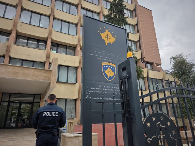 Arrestohen pesë persona të dyshuar për krime lufte kundër popullatës civile