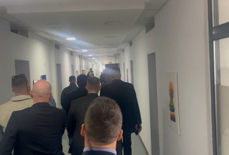 Kurti takohet sërish me Abdixhikun
