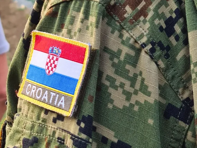 Kroacia fillon trajnimin ushtarak të detyrueshëm dymujor